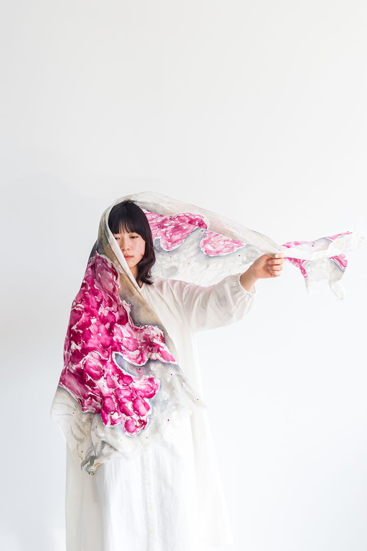 Plants exude a powerful vitality that resonates with the heart. The organic shapes that express light and shadow give this cashmere wool scarf a rich  botanical feel. Inspired by natural elements such as soil  bark  the changing seasons  and the tranquility of natural light filtering through the forest  this scarf is designed to convey the peacefulness of nature.