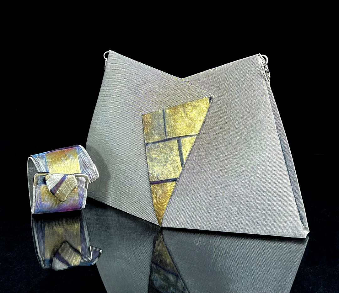 Evening purse made of stainless steel mesh decorated with 23 karat gold leaf