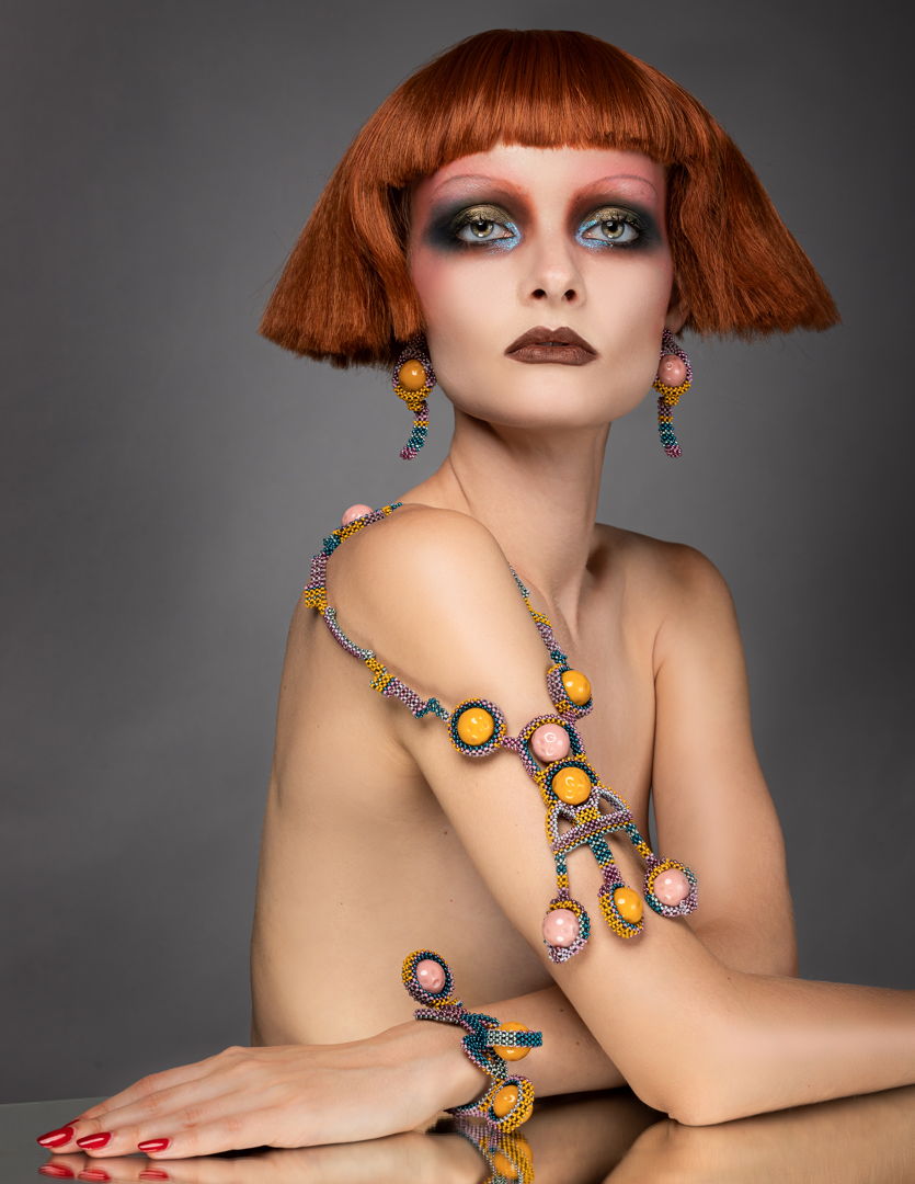 Cantaloupe is a playful jewelry set composed of a necklace with magnetic closure  earrings and a bracelet with magnetic closure. Repurposed dimpled resin spheres from 1960 are nestled in the bead mesh  as if they were precious gems. Title is inspired by the beads' color.