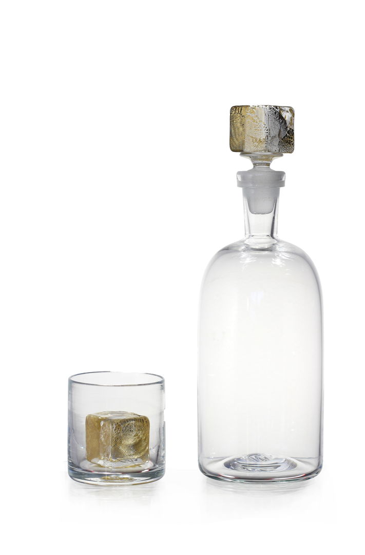 The GOLD Series is an elevated version of our classic Cube Glass. The Gold Series uses 24k double thick gold leaf to compliment and enhance the experience of even the finest spirits. Like our original Cube Glass  our Gold Series is designed to chill your beverage without the melted ice.