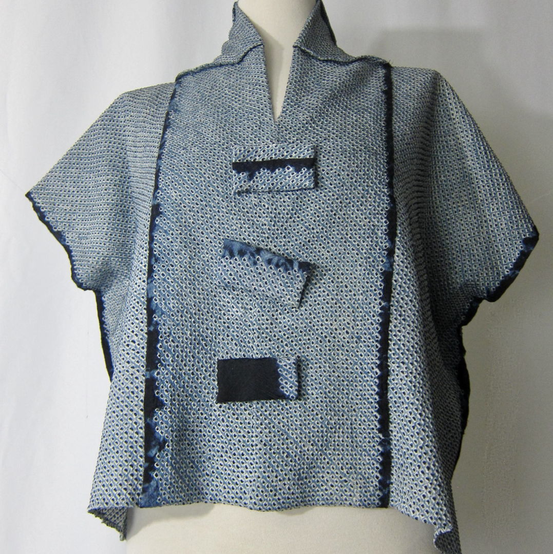 Kanoko shibori is a technique that is on the verge of disappearing  with almost no artisans left. I want to allow people to enjoy the quality of the fabric and the design as much as possible.