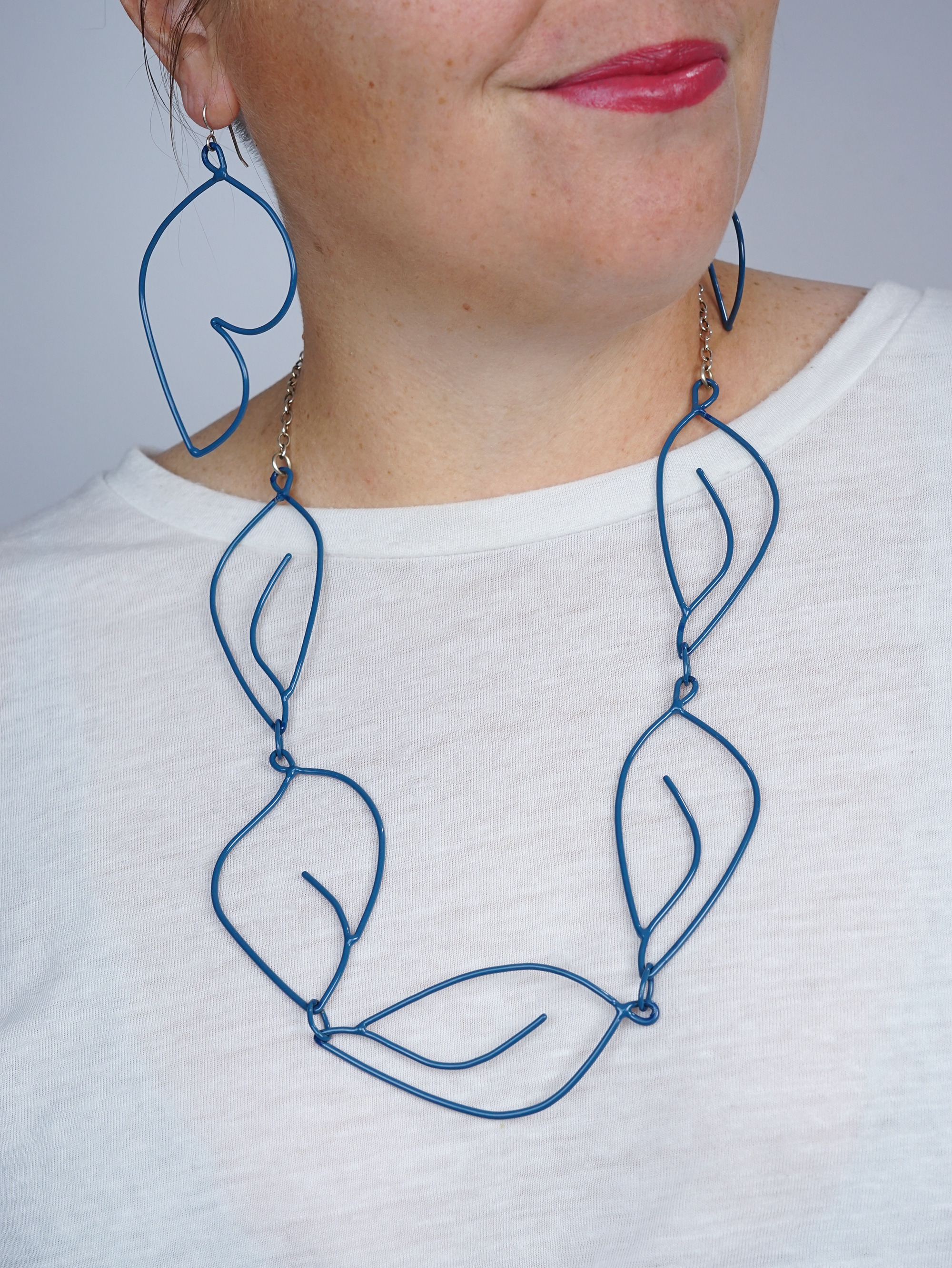 necklace with large wire leafy links