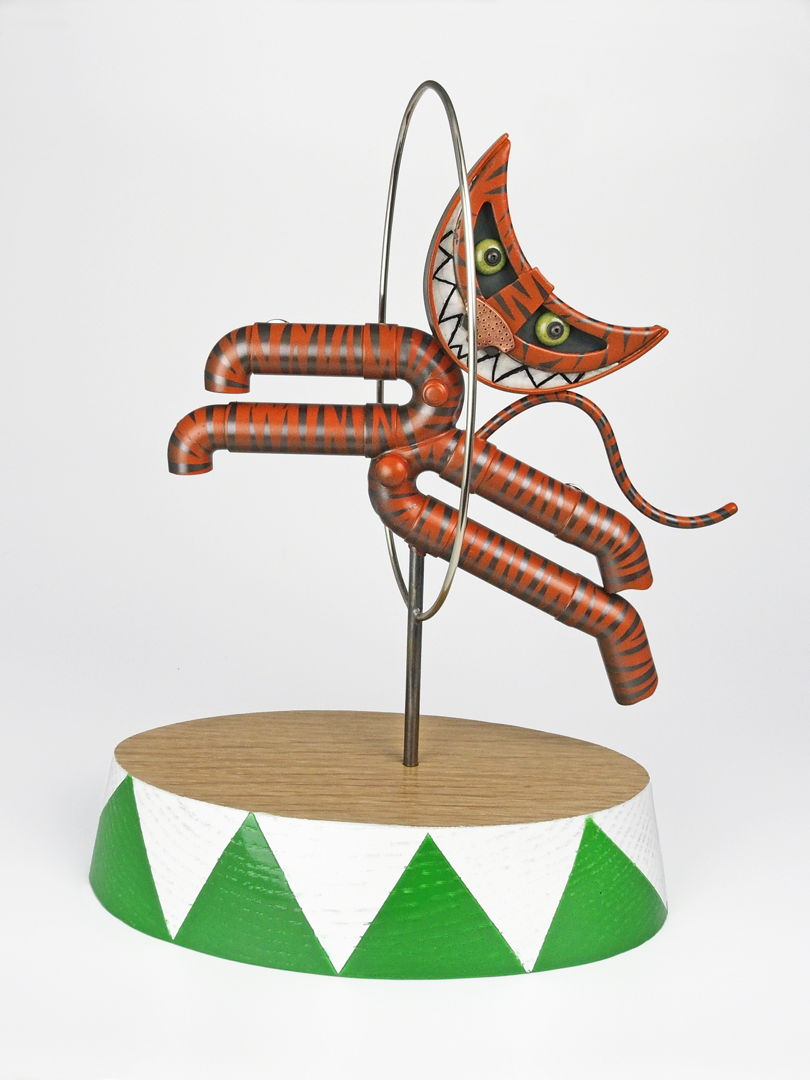 Object with removable brooch/necklace (5.5 x5.5"). Head pivots.