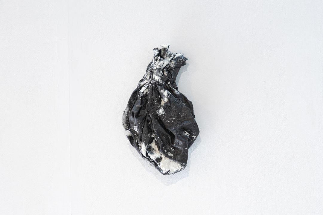 Black clay with porcelain powdered clay