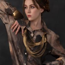 Inspired by the Fata Morgana or &amp;quot;floating mountain&amp;quot; mirages the base circle of this design is a single point of view looking up to a curved bar floating above the horizon on radiating shimmer lines.