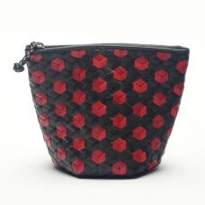 This two-tone triaxial weave crossbody bag was handwoven from individually hand-cut  edge-thinned and edge-dyed black and red goatskin strips the traditional way for a seamless finish. Provided with a zipper closure and an adjustable strap.